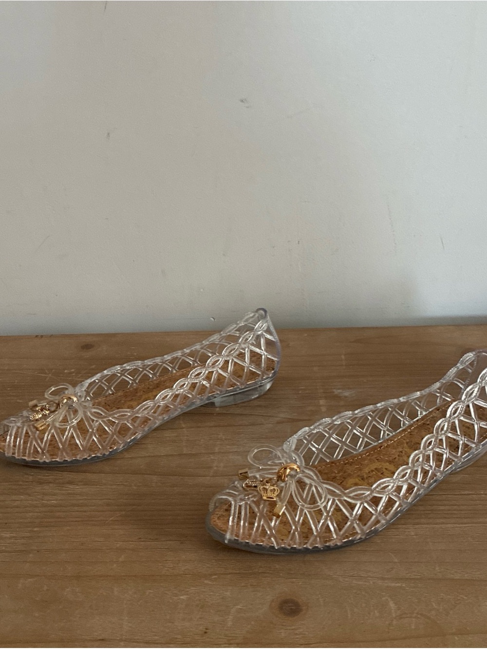 NEW Juicy Couture Clear Jelly Flats Cork Insole Bow Charm, Size 6 - Picture 4 of 6